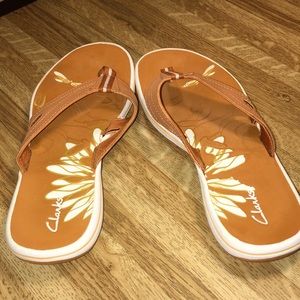Clarks Women’s Size 9 Flip Flops  Pre-Owned
